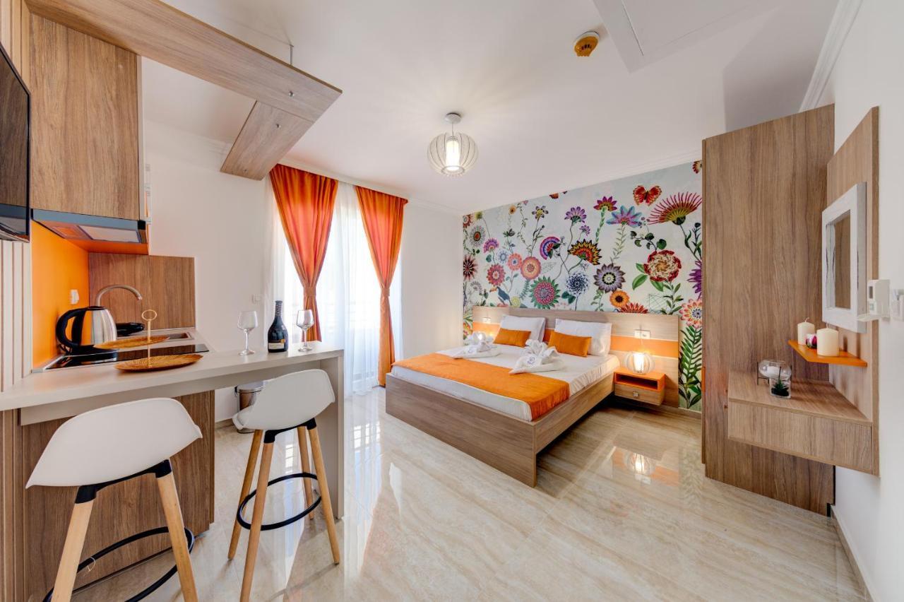 Five L Apartment *