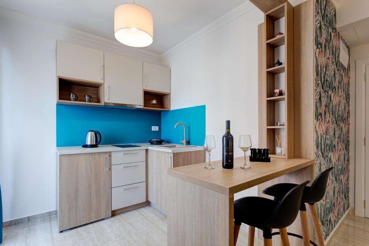 Apartment Five L