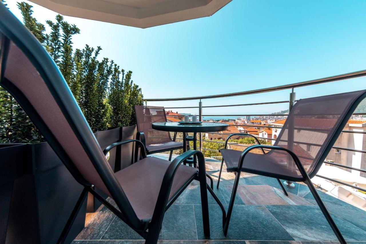 Apartment Five L *