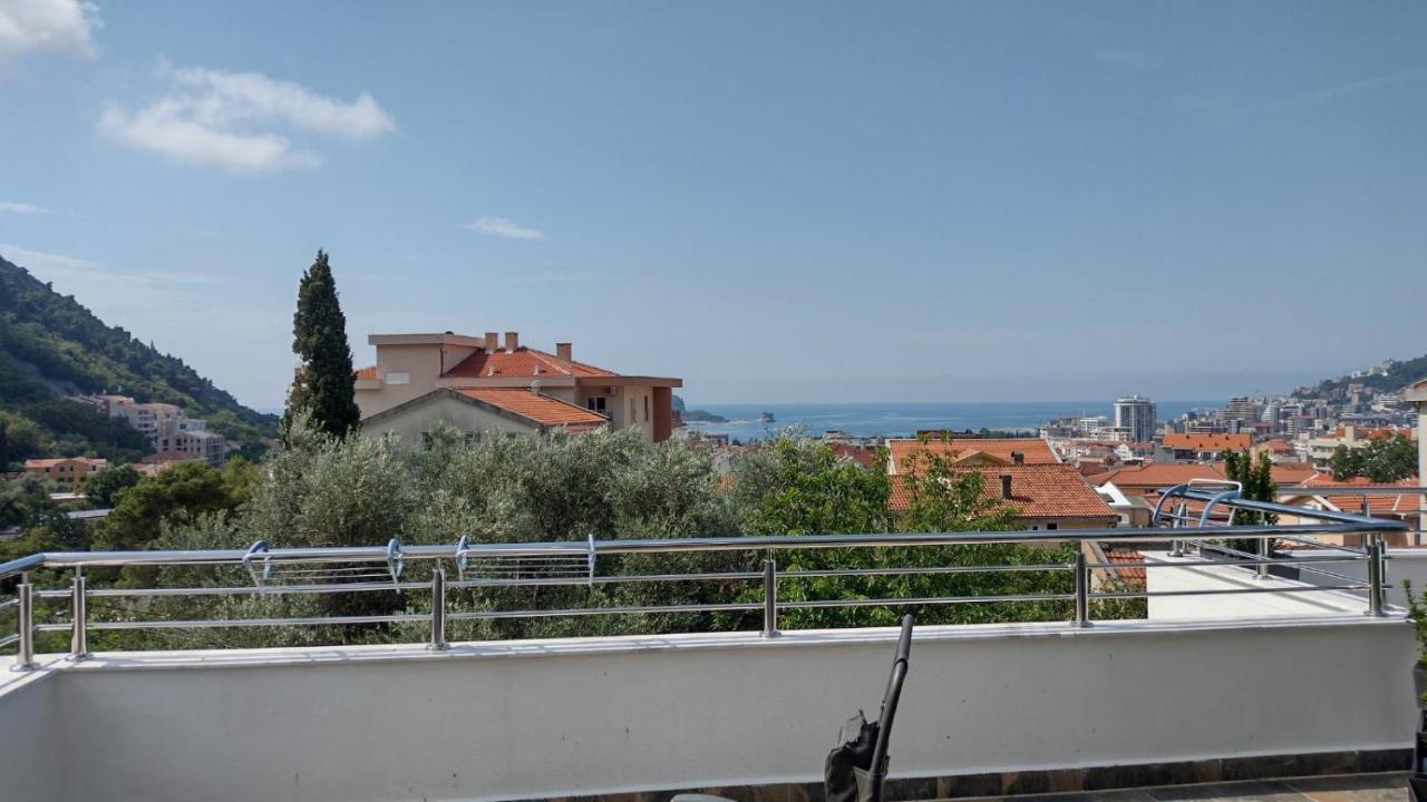 Five L Apartman *