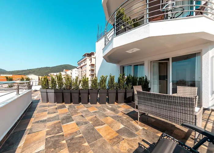 Five L Apartments